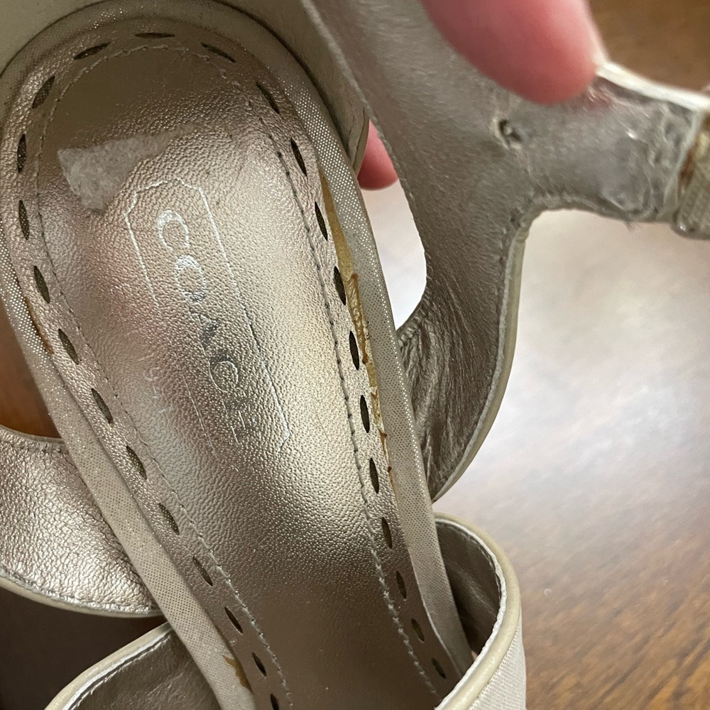 Coach - Picture 3 of 4